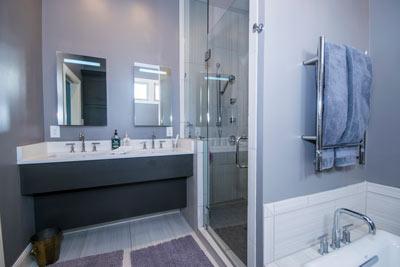 Master Bath (Modern Home)